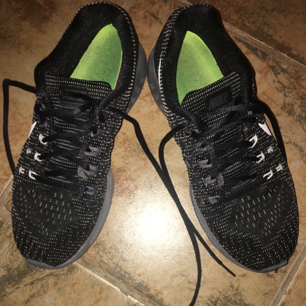 Women’s Nike sneakers